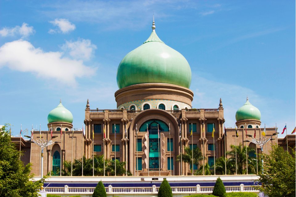 PEMIMPIN YANG MENEKANKAN KESEDERHANAAN