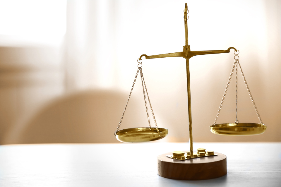 PEMIMPIN ADALAH PENEGAK KEADILAN