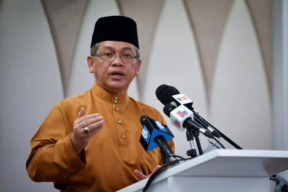 MENUJU KESATUAN UMAT